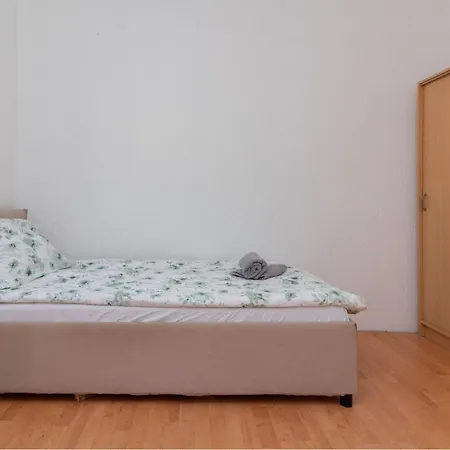 Stunning In Apartment Gornji Karin