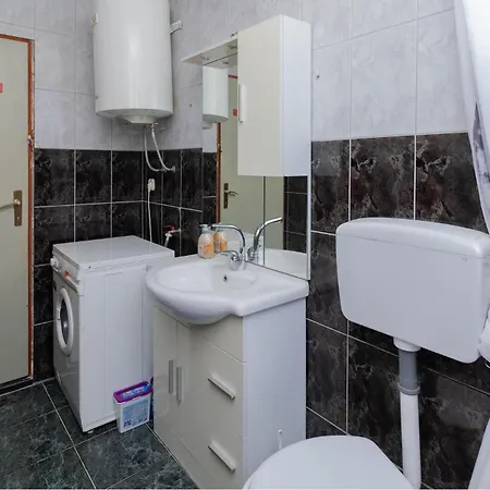 Apartment Stunning In Gornji Karin
