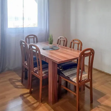 3 Bedroom Awesome In Apartamento *