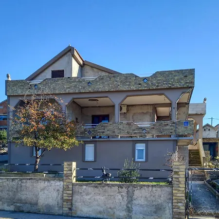 3 Bedroom Awesome In *