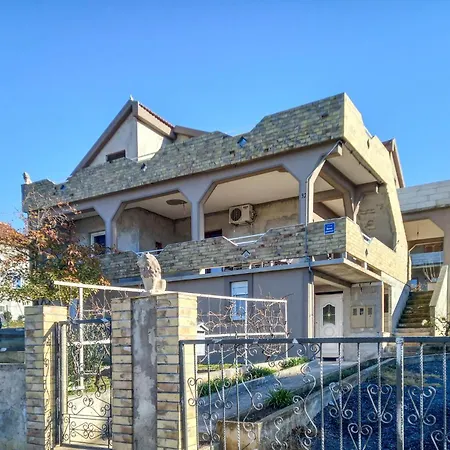 3 Bedroom Awesome In