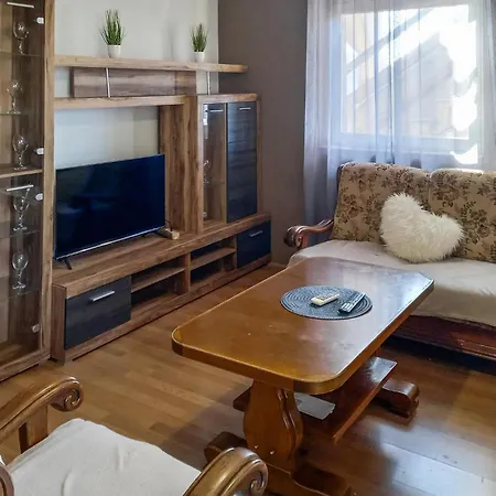 Apartamento 3 Bedroom Awesome In Gornji Karin