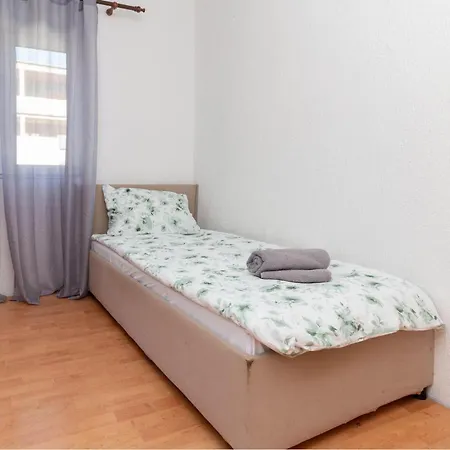 3 Bedroom Awesome In * Gornji Karin