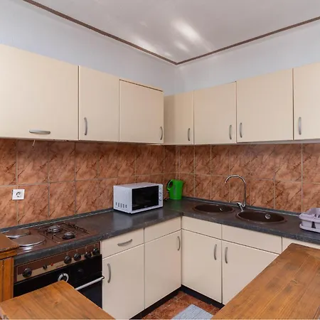 3 Bedroom Awesome In *