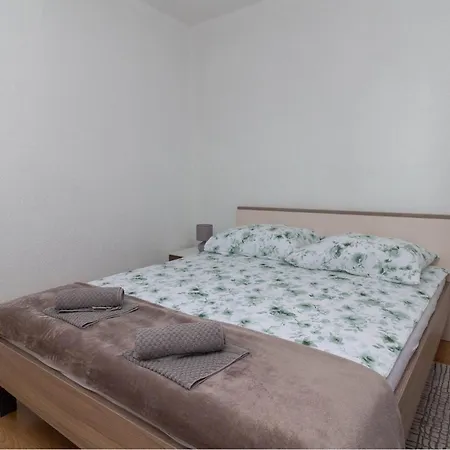 3 Bedroom Awesome In Apartamento *