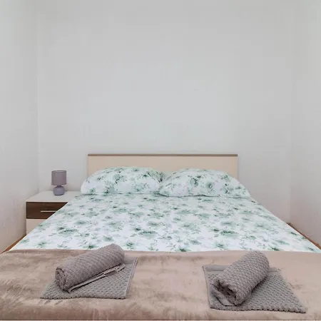 3 Bedroom Awesome In * Gornji Karin