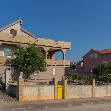 Apartamento 3 Bedroom Awesome In *