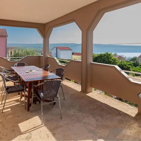 3 Bedroom Awesome In Apartamento