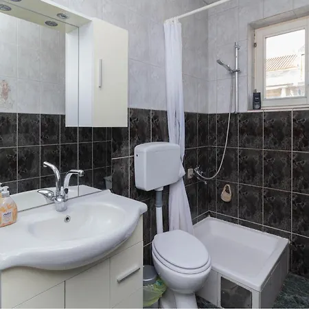 3 Bedroom Awesome In Apartamento